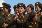 法国摄影师记录朝鲜年轻军人“另一面”