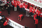 韩国总统候选人使出浑身解数“讨好”选民 