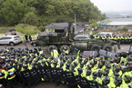 驻韩美军全面部署萨德 韩国民众抵抗对峙