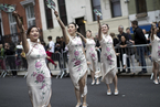 纽约舞蹈嘉年华 中国舞者身穿旗袍表演传统舞蹈