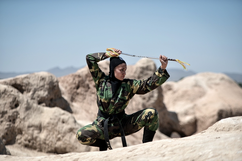 探访伊朗 女忍者 训练实况 身手矫健杀气腾腾