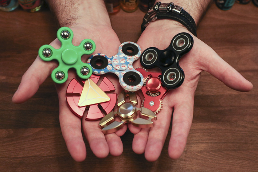 指尖陀螺风靡俄罗斯 花式玩法根本停不下来