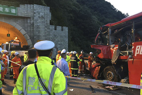 室发布关于陕西安康京昆高速"8·10"特别重大道路交通事故情况的通报