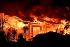 一周天下：美国加州山火肆虐 多处房屋被毁