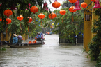 台风“达维”登陆越南已致20死 旅游小镇变水镇