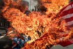 菲律宾民众焚烧美国旗抗议特朗普到访