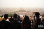 北京沙尘天气PM10逼近两千 口罩成行人标配