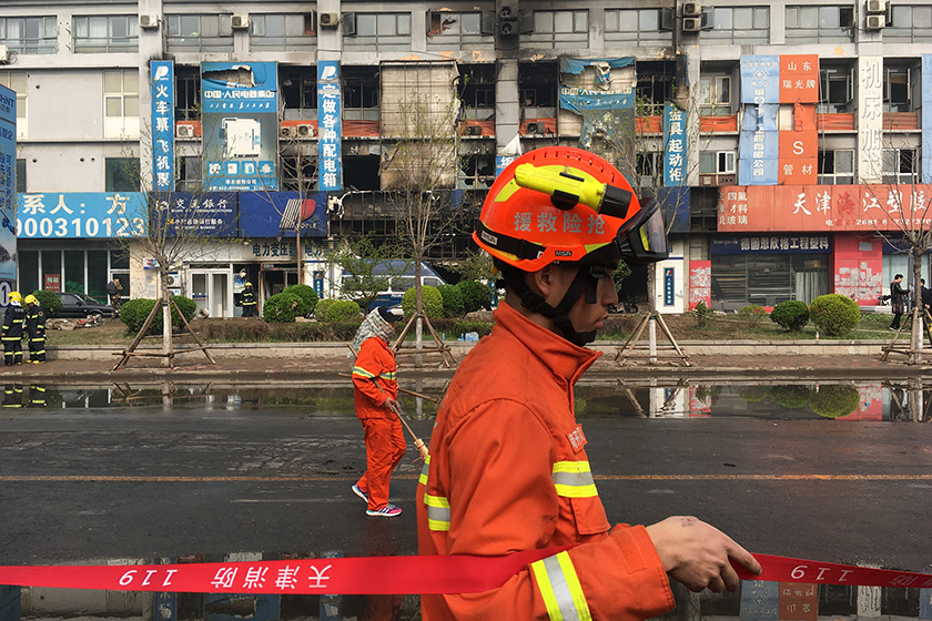 天津南开一五金商城发生火灾 造成1人死亡