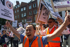 伦敦华人罢市游行 千人抗议英移民局粗暴执法