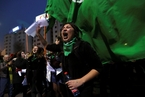 智利民众游行示威 要求堕胎合法化