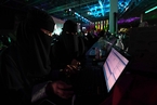 沙特妇女参加黑客马拉松 蒙面竞技男性