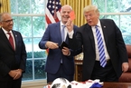 白宫讨论2026世界杯 特朗普向记者“扔红牌”