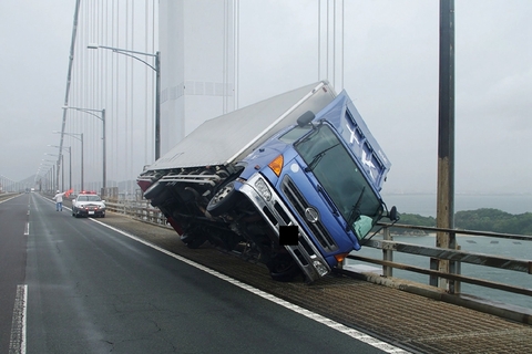 一周天下:日本连遭台风地震灾害