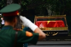 已故越南国家主席陈大光出殡 车载遗体巡街告别