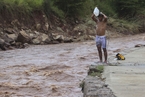洪都拉斯暴雨致洪水泛滥 多省进入红色警戒