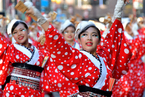 日本东京举办“夜来”祭典 110支舞蹈队街头热舞