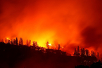 美国加州山火持续肆虐 气候变迁助长火势