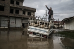 土耳其哈塔伊遭暴雨袭击 居民区被淹