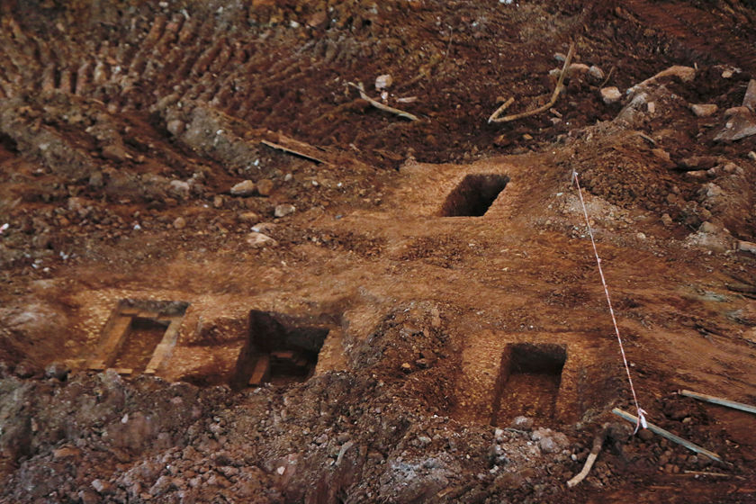 广州中山大学南校区施工现场挖掘出多座汉代古墓