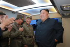 金正恩观摩新型导弹发射 称是对美韩军演的警告
