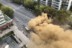 杭州市建国北路路面塌陷 黄烟弥漫系燃气泄漏