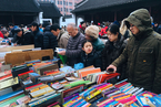 爱书人心中的圣地 上海文庙旧书集市人头攒动