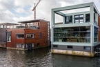 完美亲水生活 荷兰阿姆斯特丹的漂浮房屋