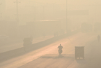 巴基斯坦拉合尔持续遭遇严重雾霾天气
