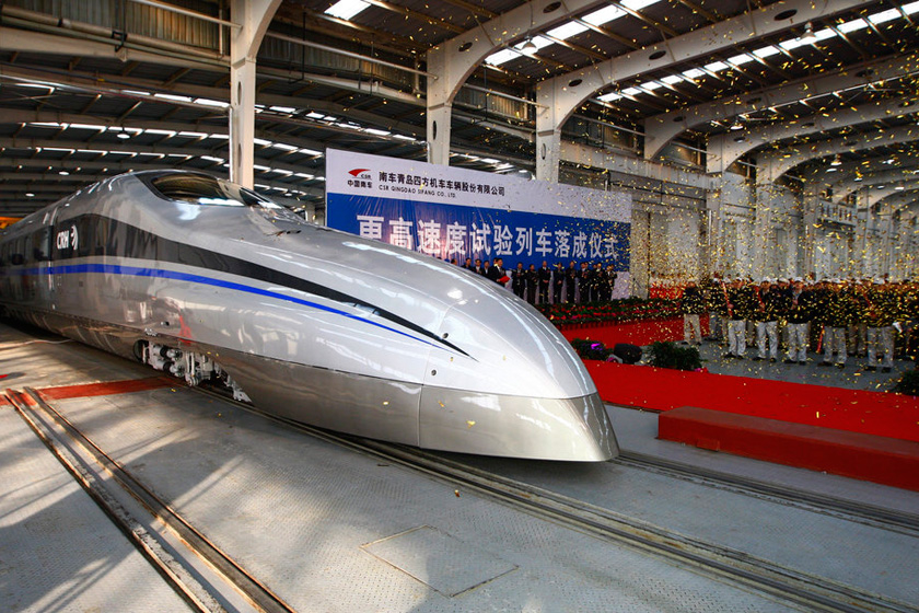 12月23日,青岛,更高速度试验列车外部,头车设计灵感来源于中国古代的