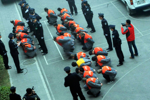 1月18日下午，北京丰台，该卖淫团伙首批33名被告人以协助组织卖淫罪，被判处有期徒刑8个月、缓刑1年至有期徒刑三年不等的刑罚。  CFP