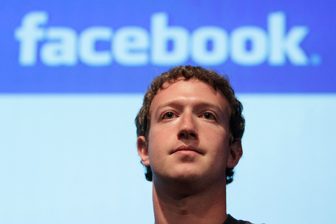 马克·扎克伯格，美国社交网站Facebook的创办人，被人们冠以“盖茨第二”的美誉。