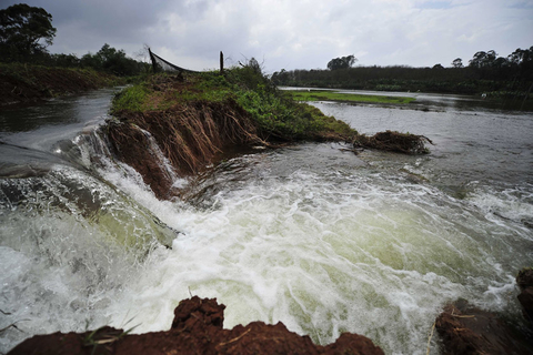海口一水库发生外溢 近千亩农田被淹
