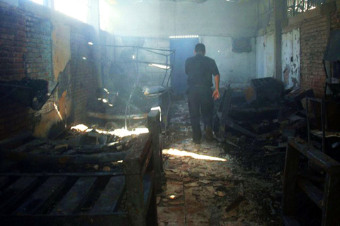 洪都拉斯发生监狱火灾 死者近360人