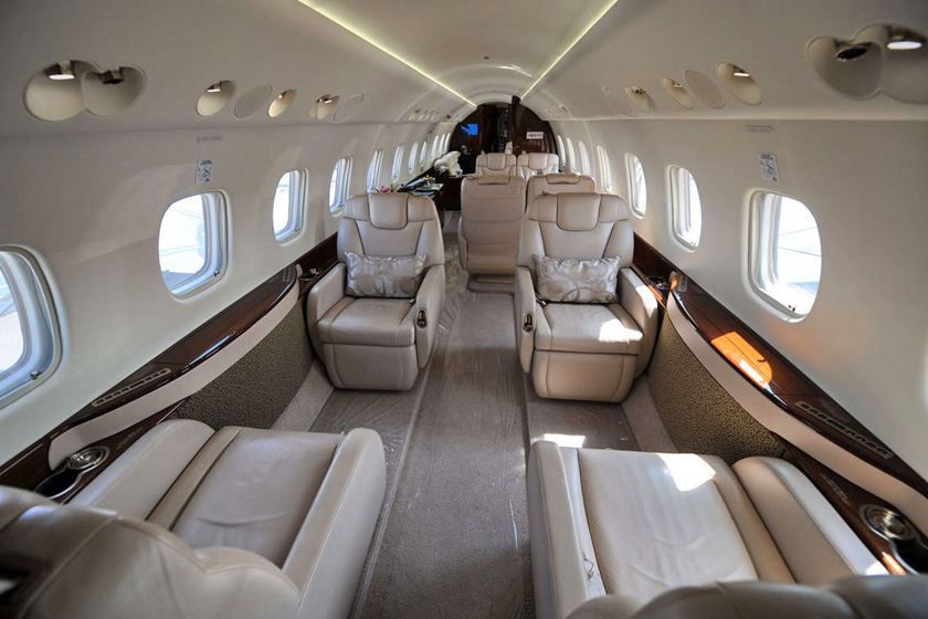 资料图：成龙私人飞机机内空间。 ROSLAN RAHMAN/东方IC _2012亚洲公务航空展开幕 成龙私人飞机亮相