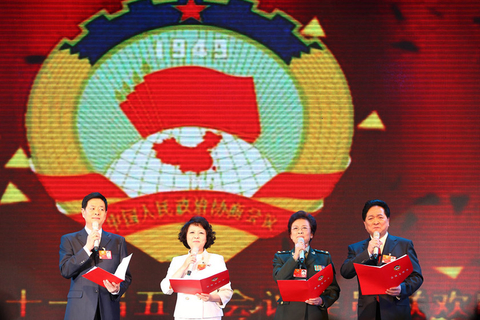3月8日，全国政协十一届五次会议委员联欢会在北京国际饭店举行。 卢旭/CFP