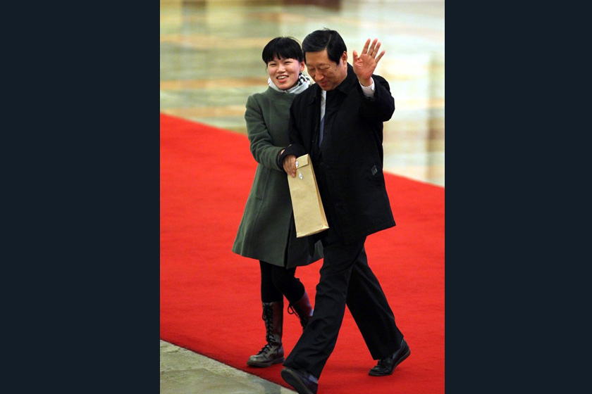 3月11日，北京，发改委主任张平婉拒采访。 东方IC_女记者拦截数位部长 要求接受采访