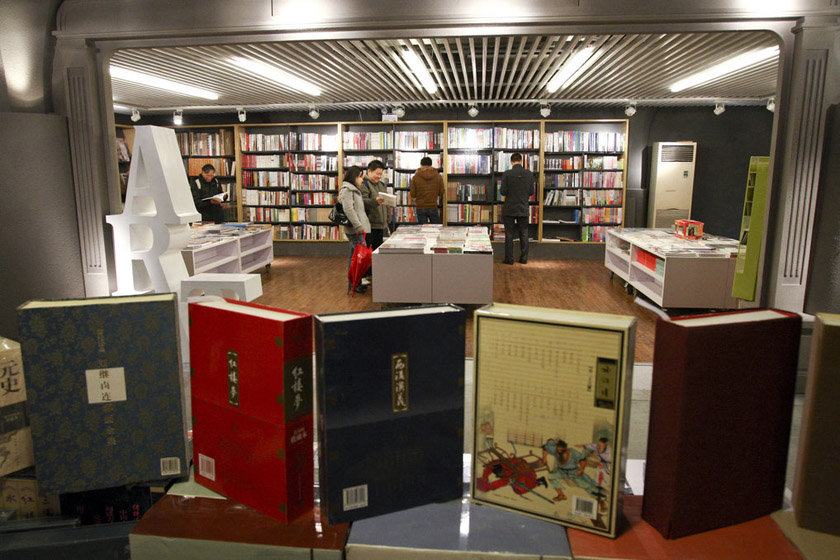 3月15日，上海，福州路上的大众书局内景。 CFP_上海24小时书店打造“民国范儿”