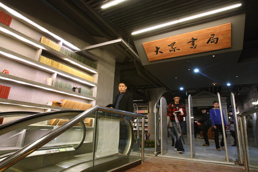 3月15日，上海，福州路上的大众书局。 CFP_上海24小时书店打造“民国范儿”