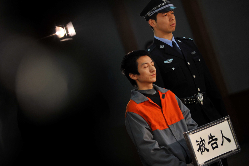 3月19日，北京，被告人石柏魁在法庭上听法官宣读判决书。 公磊/新华社_“故宫大盗”一审被判13年