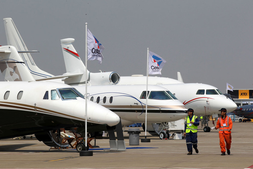 3月26日，上海虹桥国际机场，参展的公务机。 吴小伟/CFP_2012亚洲公务航空展开幕 成龙私人飞机亮相