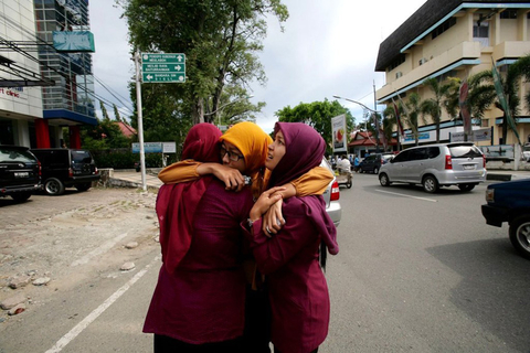 美国地质勘探局网站消息，4月11日16时38分，北苏门答腊西海岸发生里氏8.7级地震，当地已发出海啸预警。