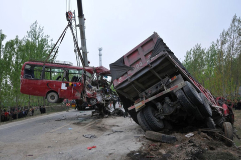 安徽萧县发生特大车祸 已致23人死亡