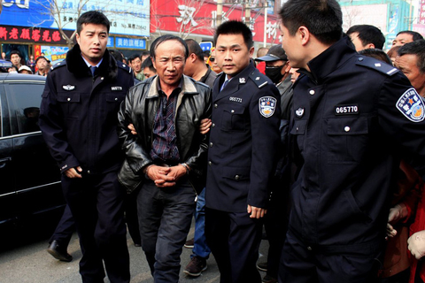 命案27年后告破 民众扭秧歌欢迎专案组