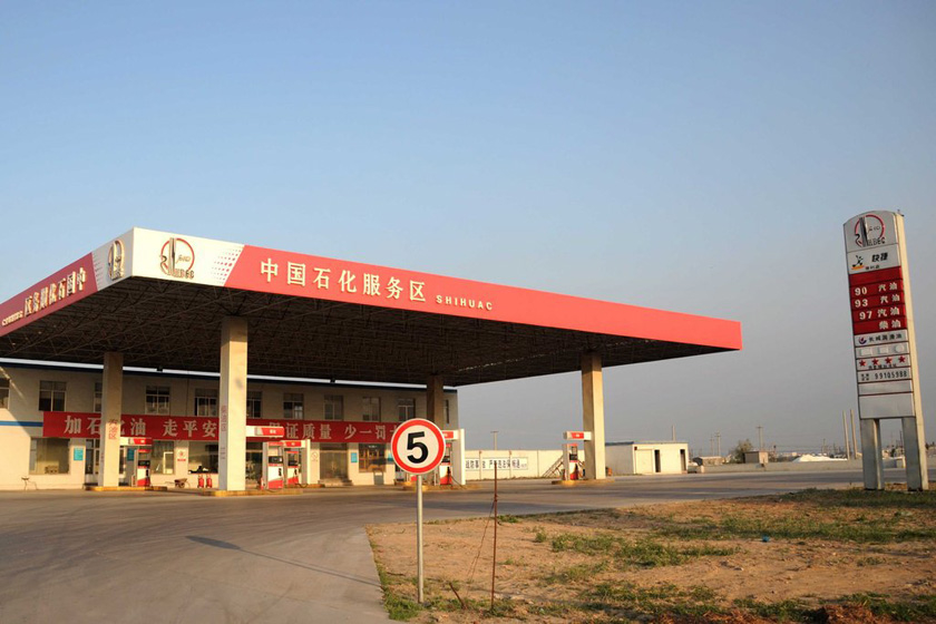 5月5日，205国道滨州段的一家山寨“中国石化”加油站。 闻舞/CFP_山东滨州出现多家山寨中石化加油站