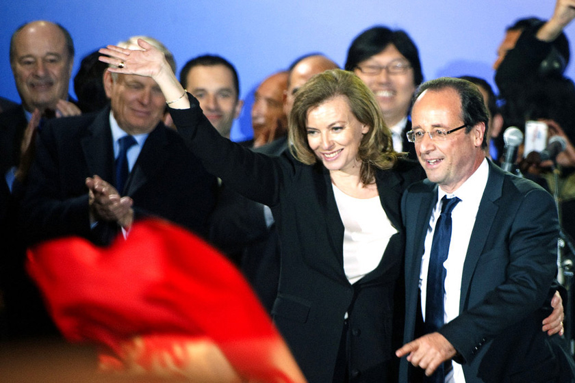 2012年5月7日，奥朗德和支持者庆祝获得大选胜利。 JEAN-FRANCOIS MONIER/东方IC _法国新任总统奥朗德