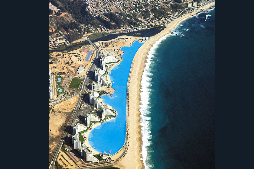 从空中鸟瞰游泳池的全景。 CFP_世界最大游泳池 长度超过一公里