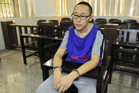 5月25日，被告人敖翔在接受记者的采访。 梁志玮/新华社