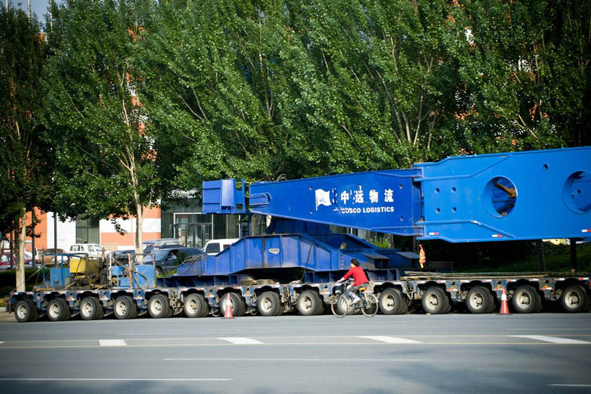 6月6日，一辆有252个轮胎的“巨无霸”大货车出现在吉林市。 CFP_吉林出现252个轮子“巨无霸”货车