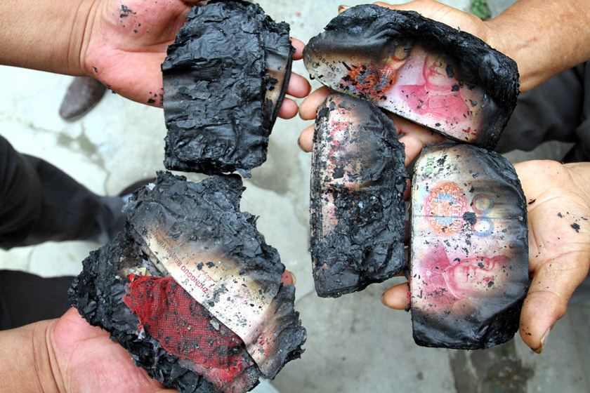 农民18万建房钱被烧成灰家人重伤