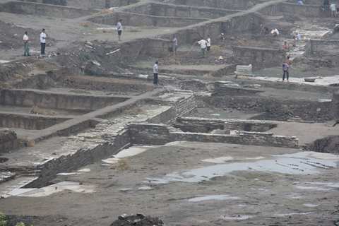 北京通州修地铁挖出明清“东城门”